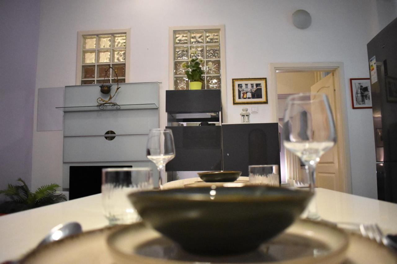 Yes, Yes! Lovely Apartment Good Amenities Budapest Center Exteriör bild