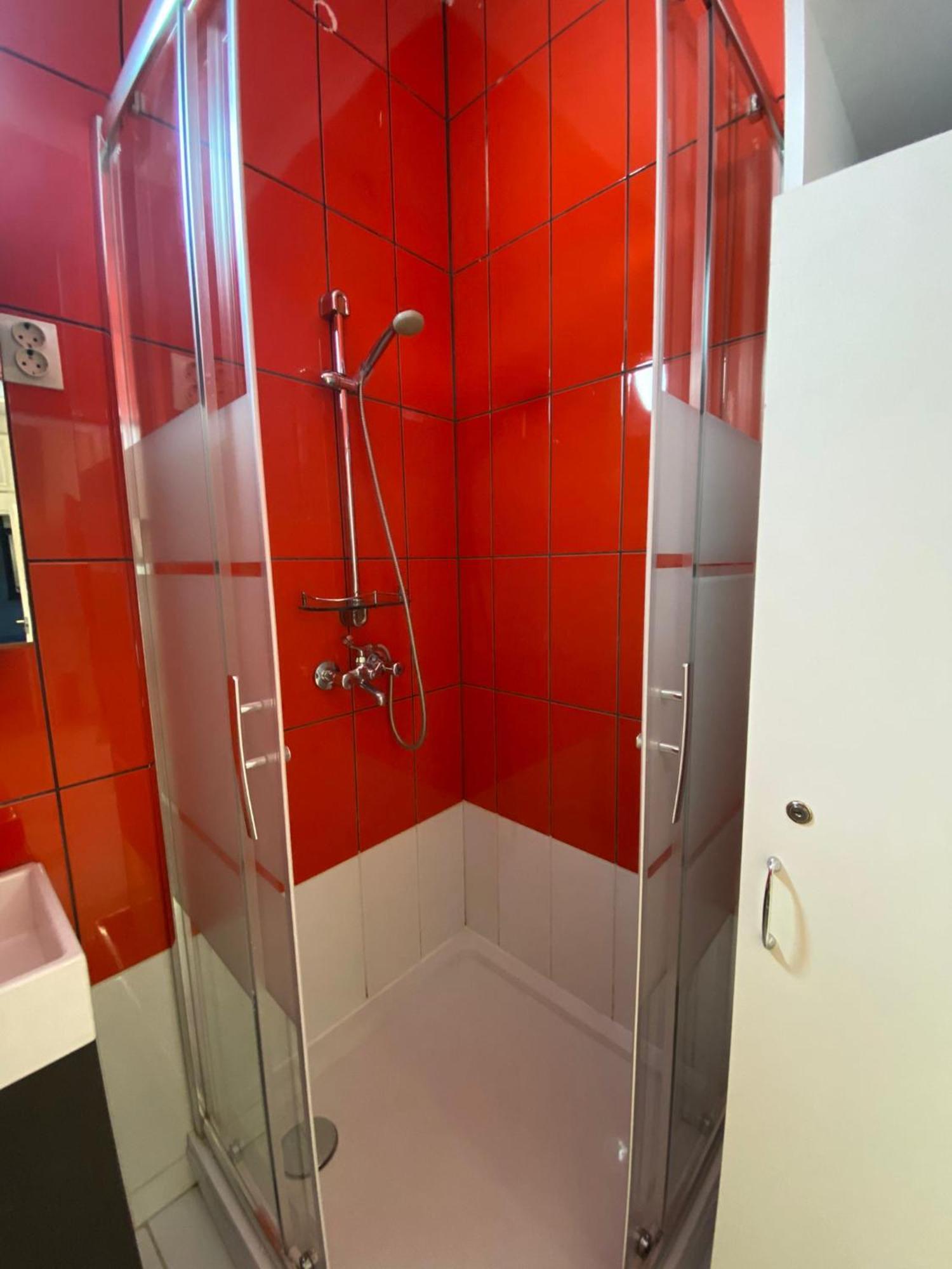 Yes, Yes! Lovely Apartment Good Amenities Budapest Center Exteriör bild