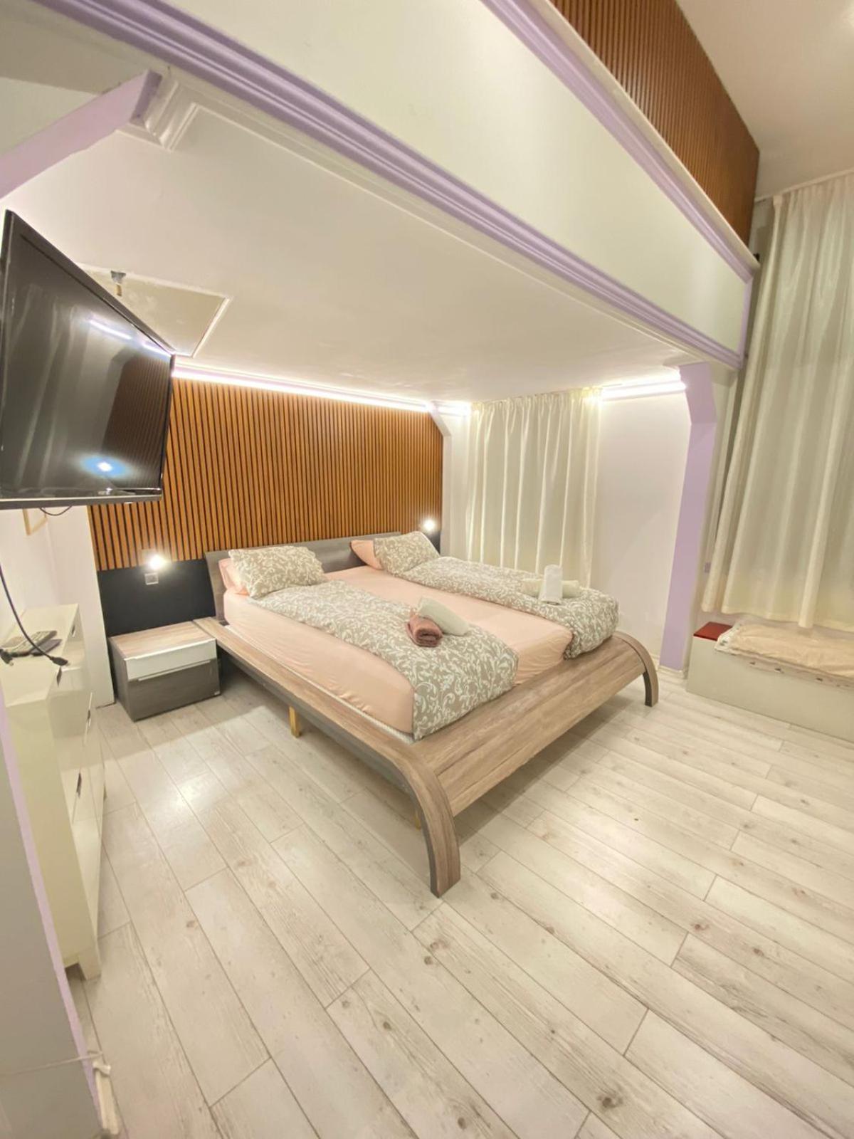Yes, Yes! Lovely Apartment Good Amenities Budapest Center Exteriör bild