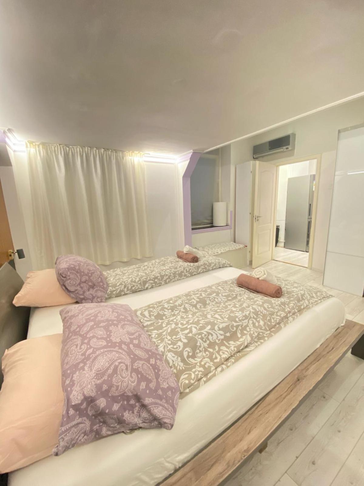 Yes, Yes! Lovely Apartment Good Amenities Budapest Center Exteriör bild
